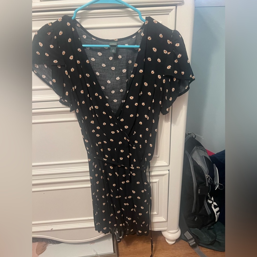 Cute black romper with sunflower imprints